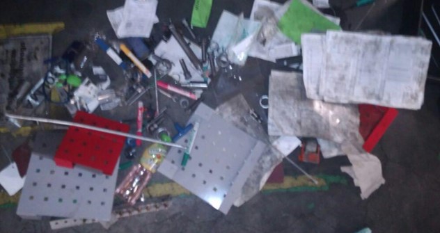 Bałagan na stanowisku pracy Stan przed wdrożeniem 5S