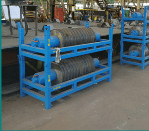 Uporządkowana przestrzeń hali produkcyjnej z regałami po wprowadzeniu zmian 5S