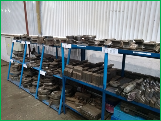 Miejsce przechowywania narzędzi po wprowadzeniu zmian 5S Uporządkowany regał z narzędziami po zastosowaniu systemu 5S