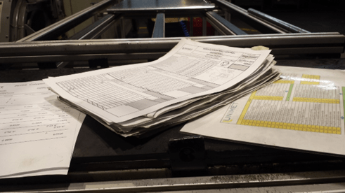 Bałagan w dokumentach przed wprowadzeniem 5S