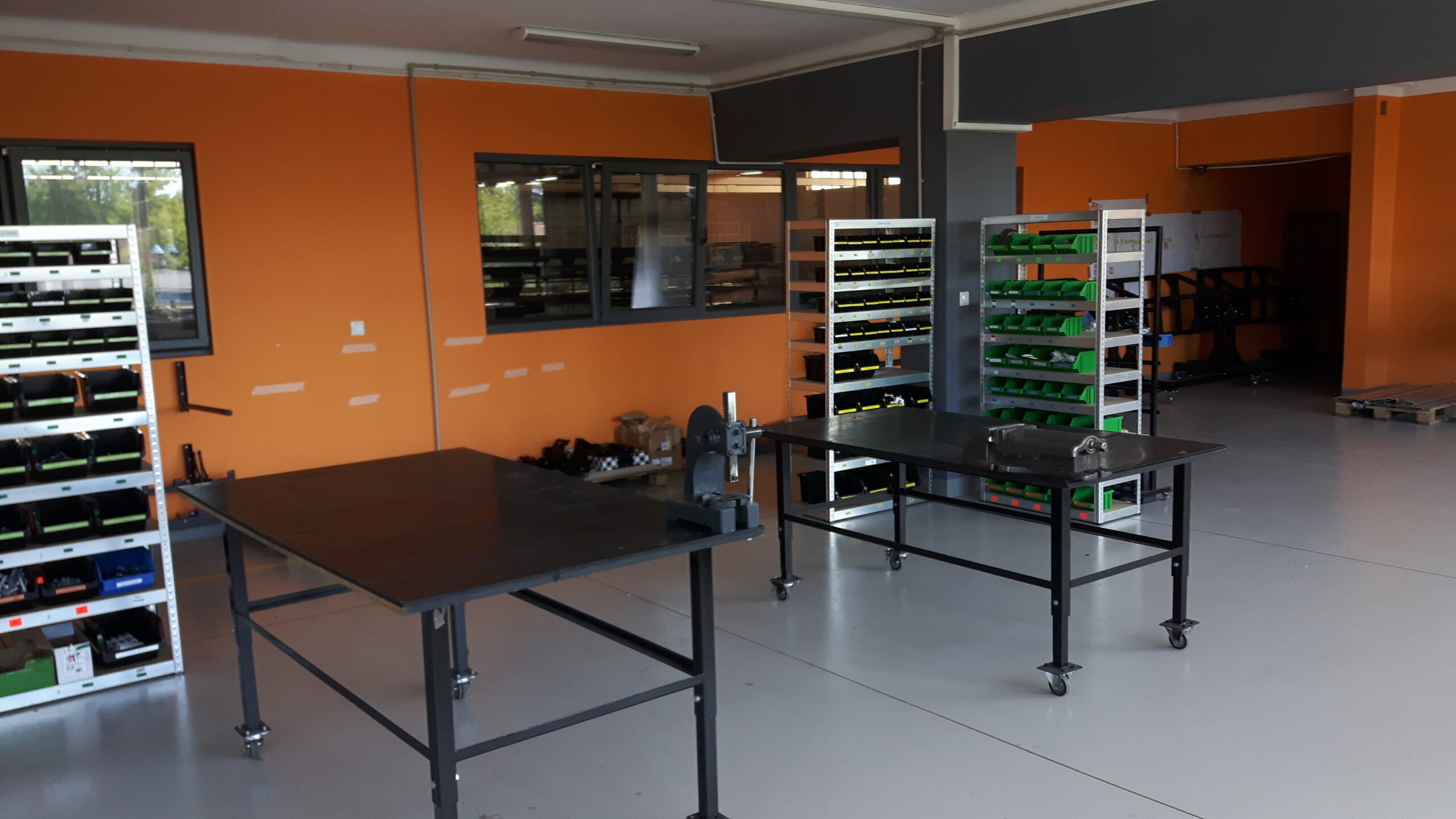 Stoły robocze z regałami - system 5S