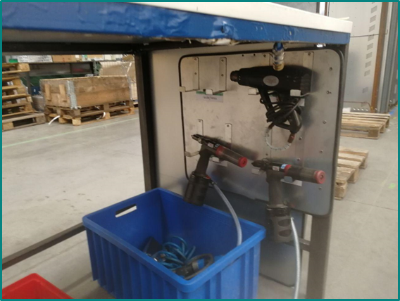 Systematyka w systemie 5S – narzędzia pracy Uporządkowane miejsce z narzędziami pracy po zastosowaniu reguły systematyki z systemu 5S