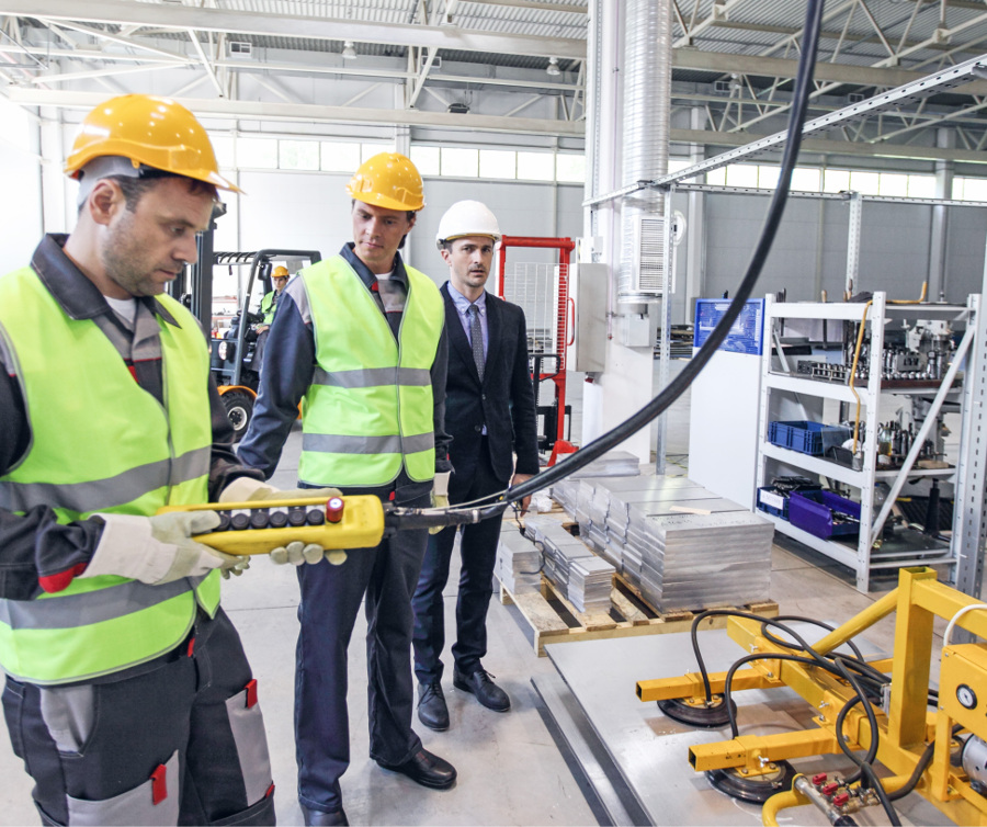 4. Pracownicy – operatorzy produkcyjni 4. Pracownicy - operatorzy produkcyjni