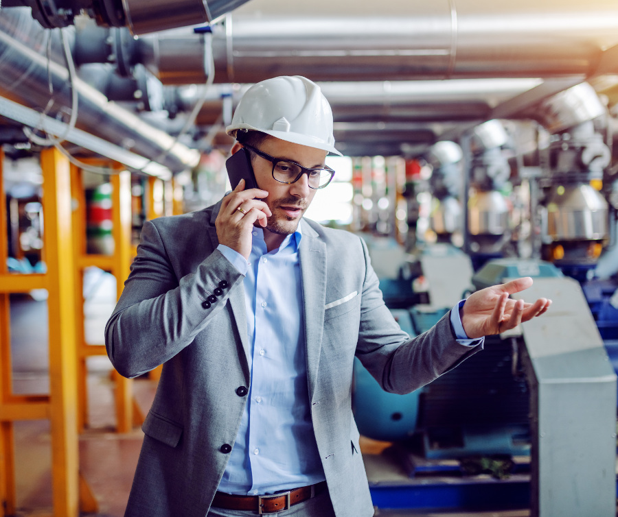 4. Chec realizacji zadan na poziomie operacyjnym i wykonawczym Kierownik prowadzący rozmowę telefoniczną na produkcji - realizacja zadań na poziomie operacyjnym i wykonawczym