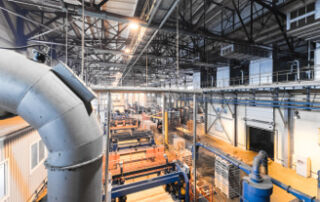 Oświetlenie na hali produkcyjnej - jak oszczędzać energię