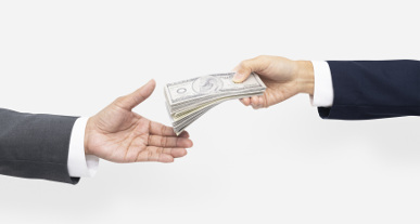 Przekazywanie pieniędzy - czy motywują pracowników?